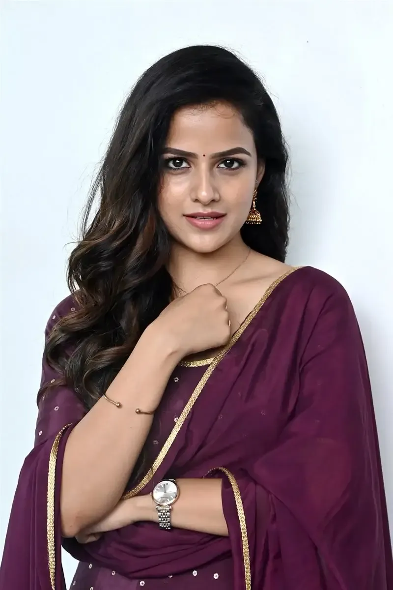 Indian Actress Vaishnavi Chaitanya Images In Marron Saree